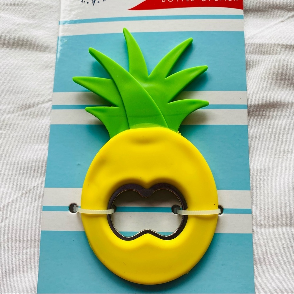 NWT Bottle opener YRLLOW Pineapple. ADORABLE!